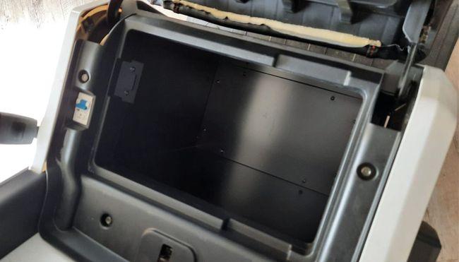 Enlarged storage box under driver's seat (33x22x39cm) for ARI 345