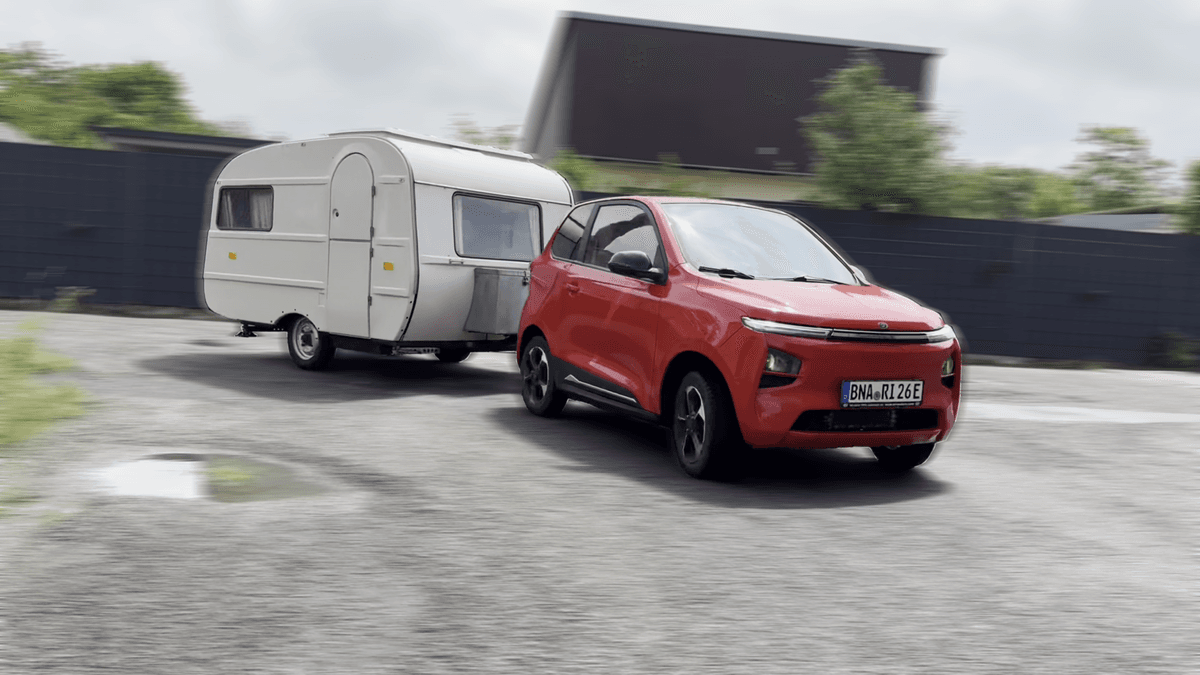 Umweltfreundlicher Campingurlaub mit dem ARI 902 Elektroauto und QEK-Junior Anhänger