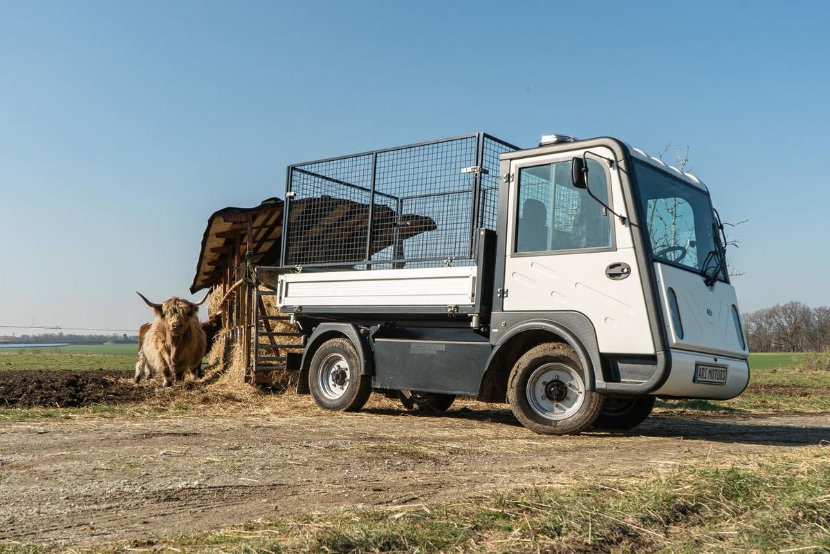 ARI 1570: Wielofunkcyjny nośnik urządzeń z silnikiem elektrycznym i napędem na wszystkie koła, w cenie od 56 990 euro.