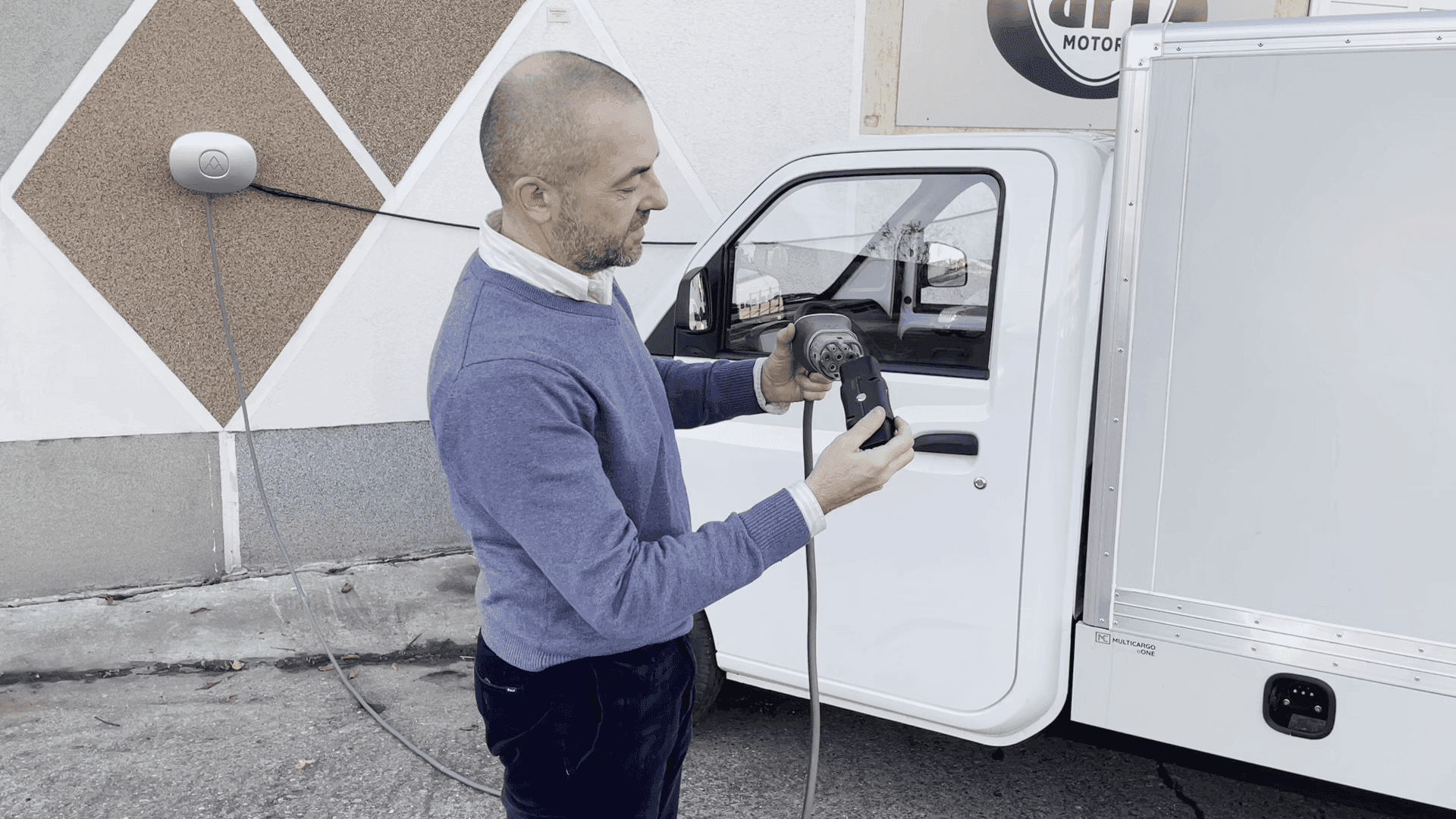 Charging the ARI 458 Pro e-transporter: All charging options simply explained