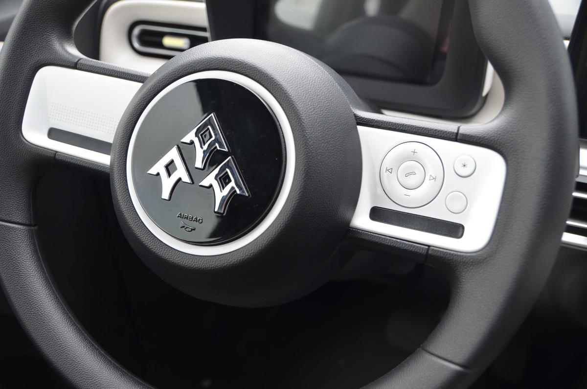 Serienausstattung Fahrer- und Beifahrerairbag für ARI Bruni