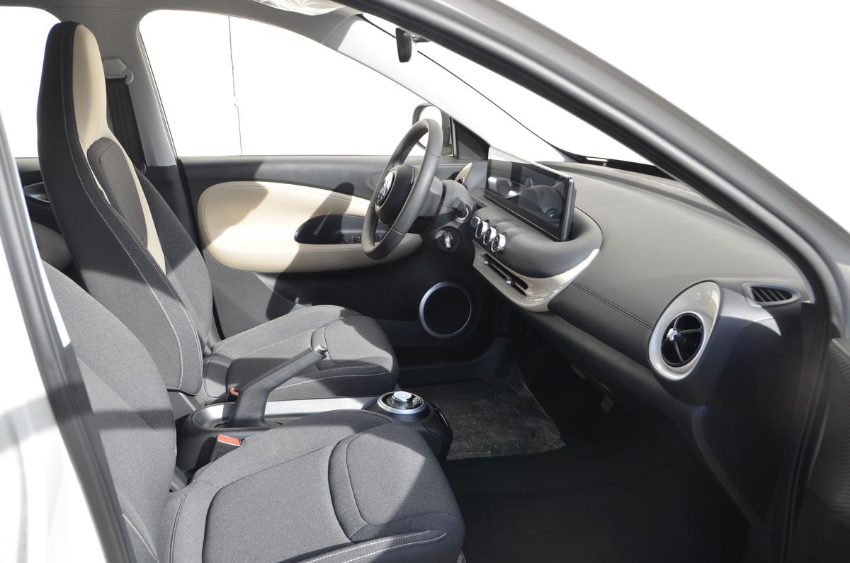 Trotz steigender Kfz-Versicherungen: Mit E-Fahrzeugen von ARI Motors bleiben Mobilitätskosten stabil