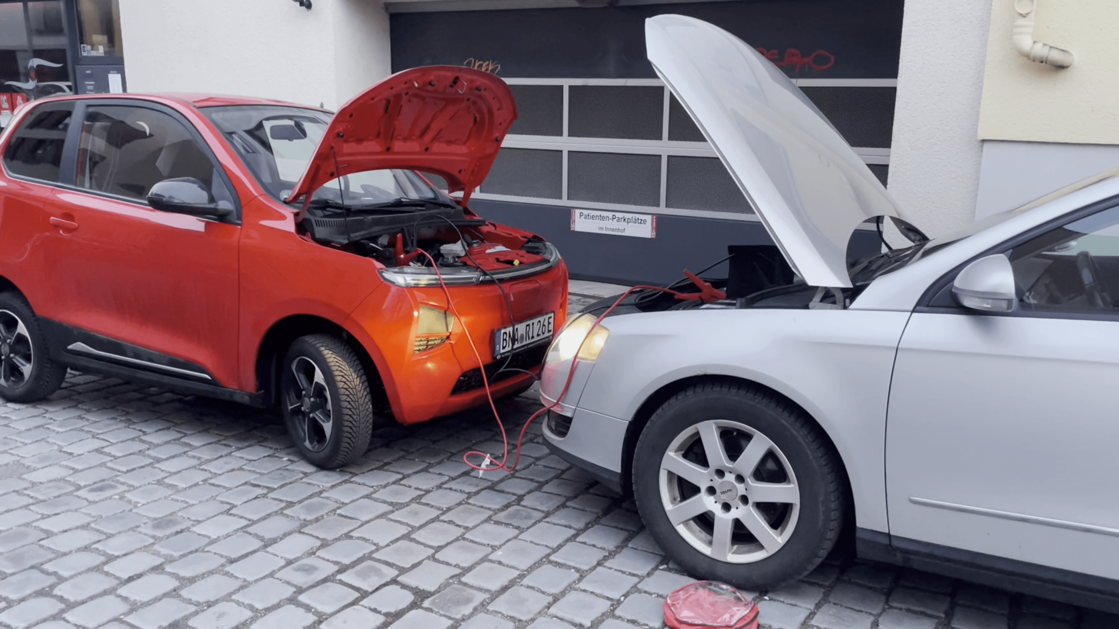 È possibile avviare un motore a combustione con un'auto elettrica?