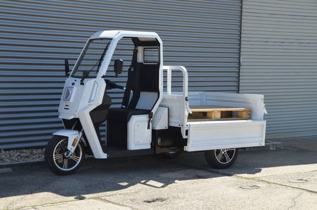 Wo finde ich ein Elektro-Lastenmoped mit Pritsche für gewerbliche Zwecke?