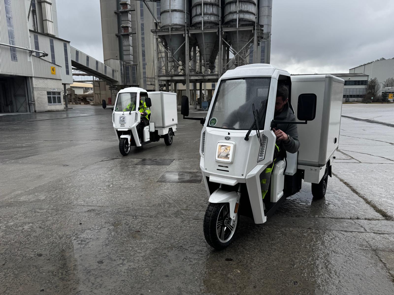 Two ARI 345 cargo trikes in use at Märker Zement GmbH in 86655 Harburg