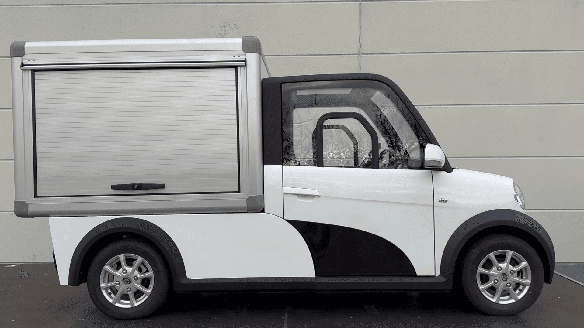 Effizient im Einsatz: Der ARI 458 als idealer Elektrotransporter für Facility Management & Hausmeisterdienste