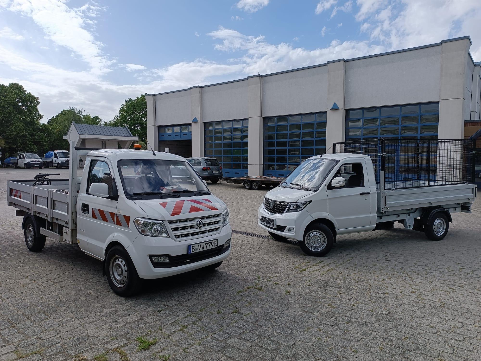 ARI 901 E-transporter flatbed with leaf grille in service for the Neukölln district office in Berlin