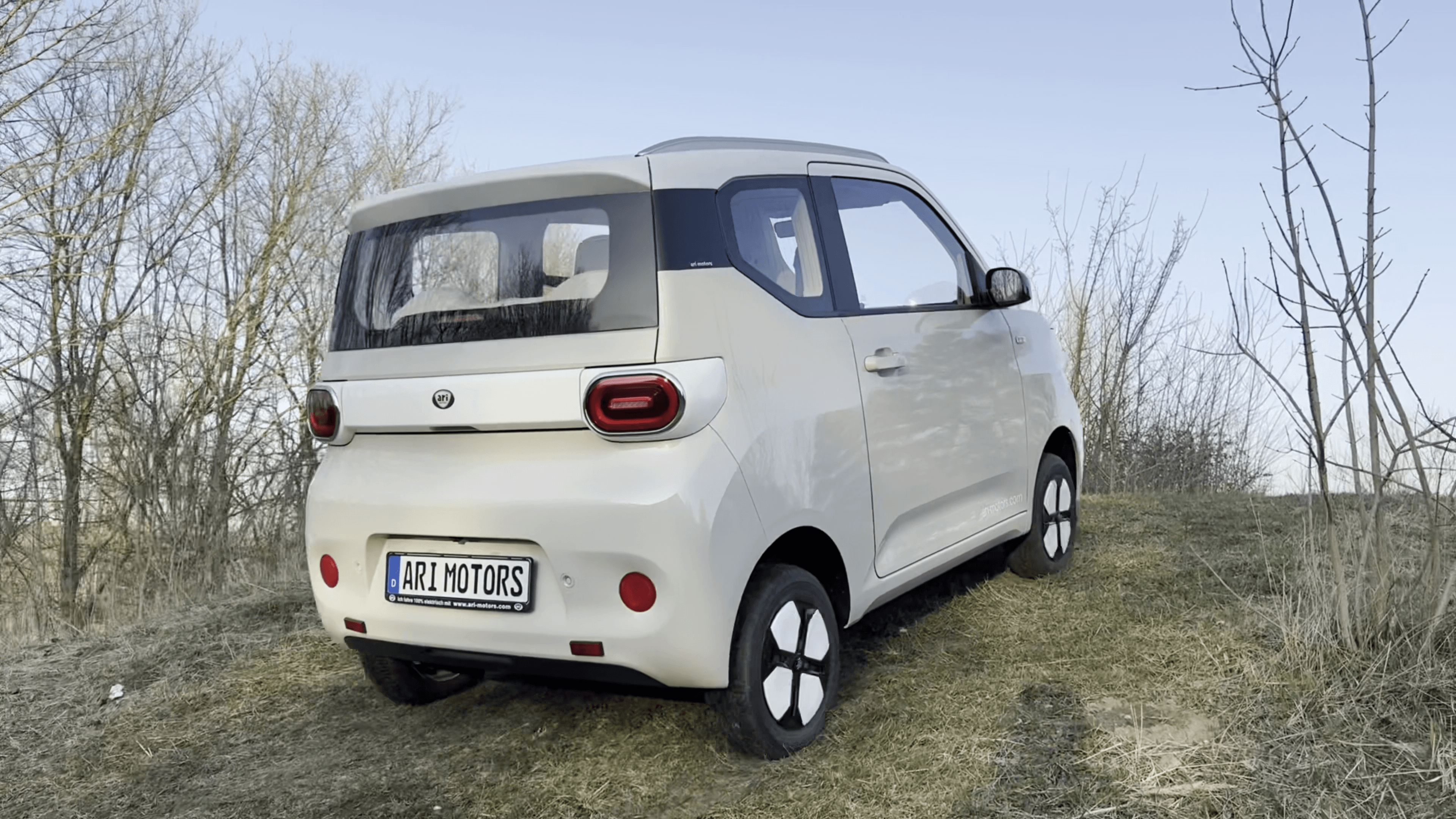 Bodenfreiheit beim L7e Stromer: Wie geländetauglich ist das ARI Bruni Elektroauto?