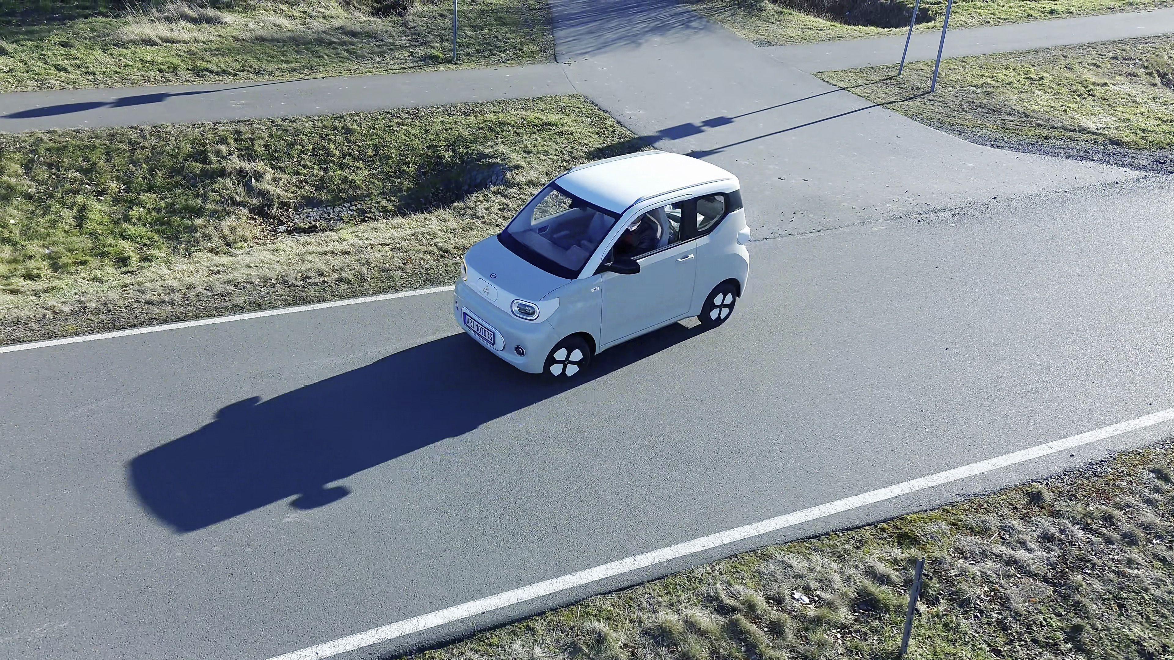 Immer mehr Deutsche wollen keinen Tesla - ARI Bruni bietet preiswerte Alternative