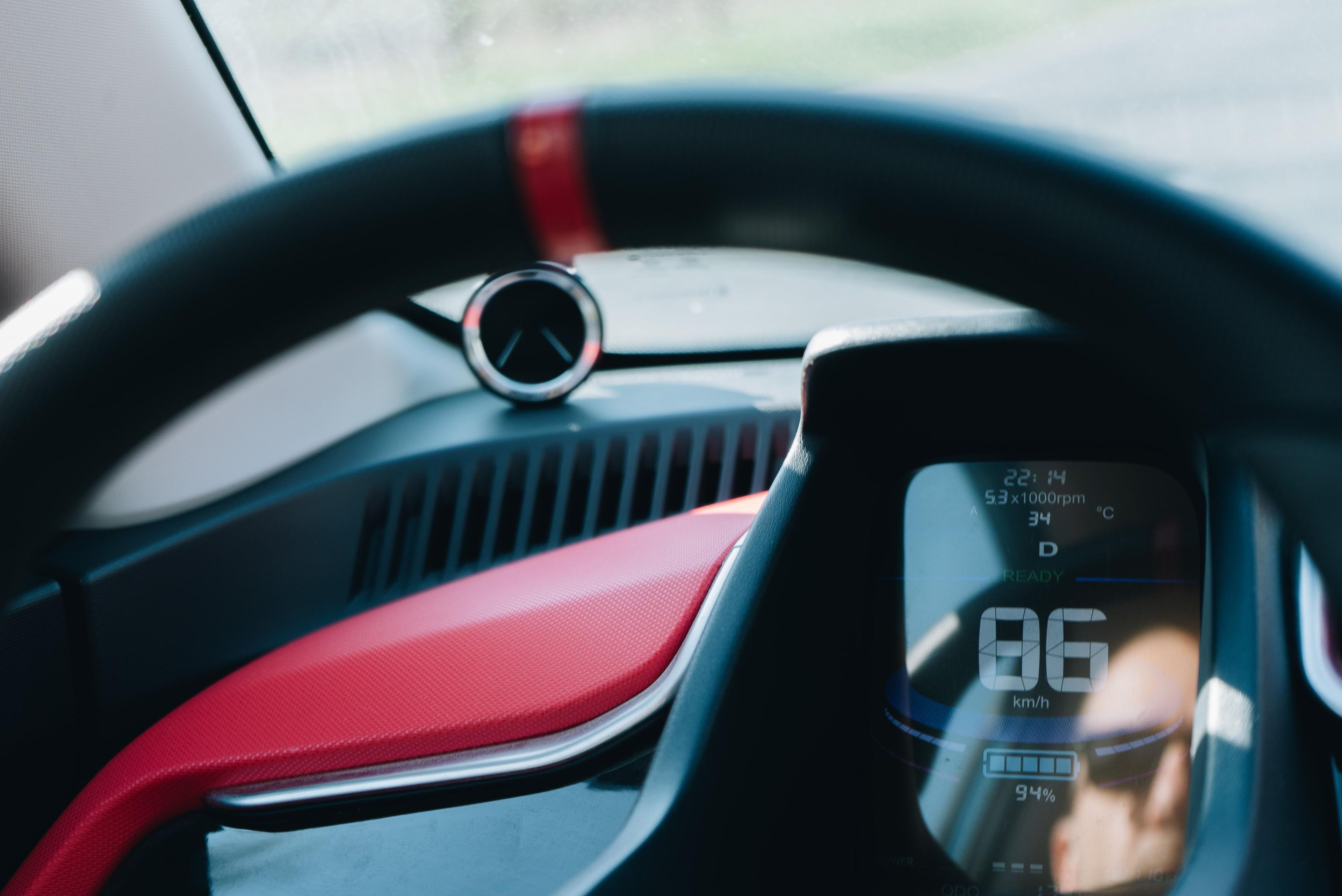 Warum sind ARI Motors Fahrzeuge so einfach und intuitiv in der Bedienung?