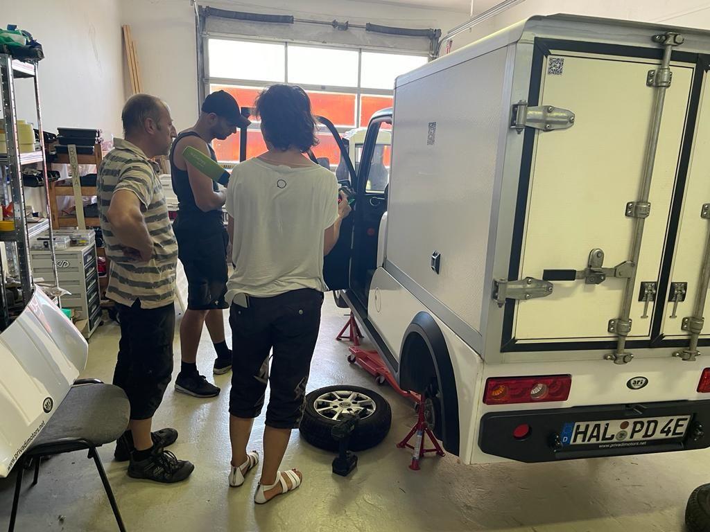 "Moni unterwegs ..." besucht ARI Motors in Borna