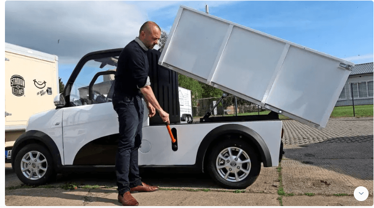 Bornaer Ameise als Coca-Cola-Fahrzeug, Kindergartenhelfer und Friedhofsgärtner