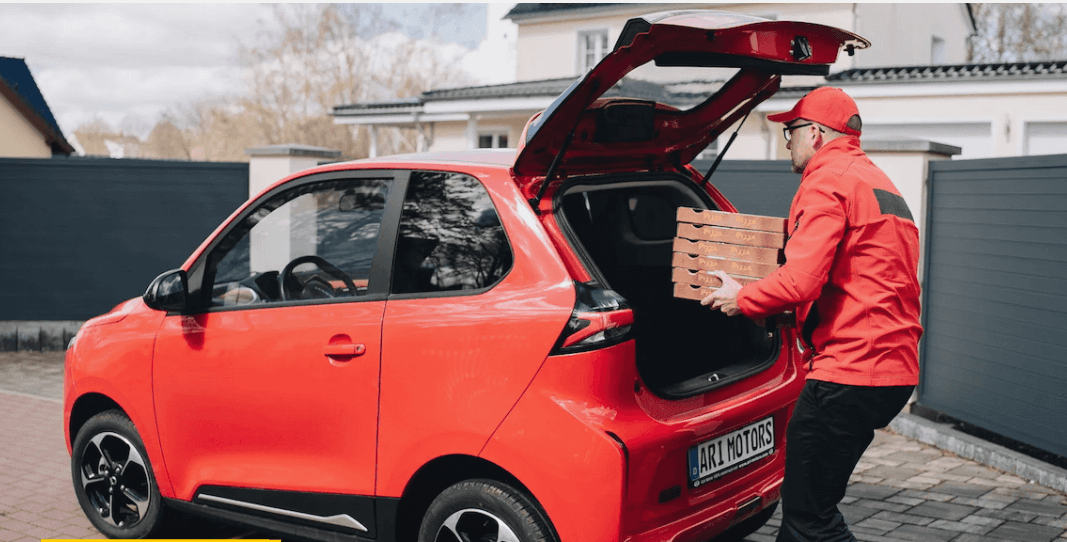 Motorbiscuit staunt über ARI 902 - den kleinsten Van der Welt