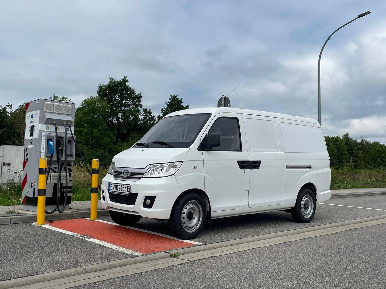 Ładowanie samochodu elektrycznego: Bateria przechodzi przez te 5 faz ładowania