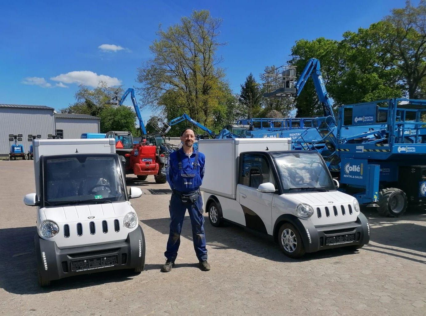 Několik ARI 458 elektrovozů se skříňovou nástavbou jako vozy k pronájmu ve firmě Collé autopůjčovna a prodej s.r.o.