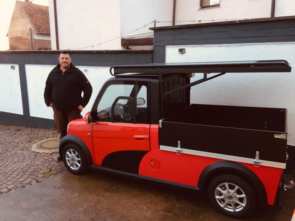 ARI 458 Pritsche mit Solarpanel im Einsatz bei GP Aussenanlagen in 67489 Kirrweiler