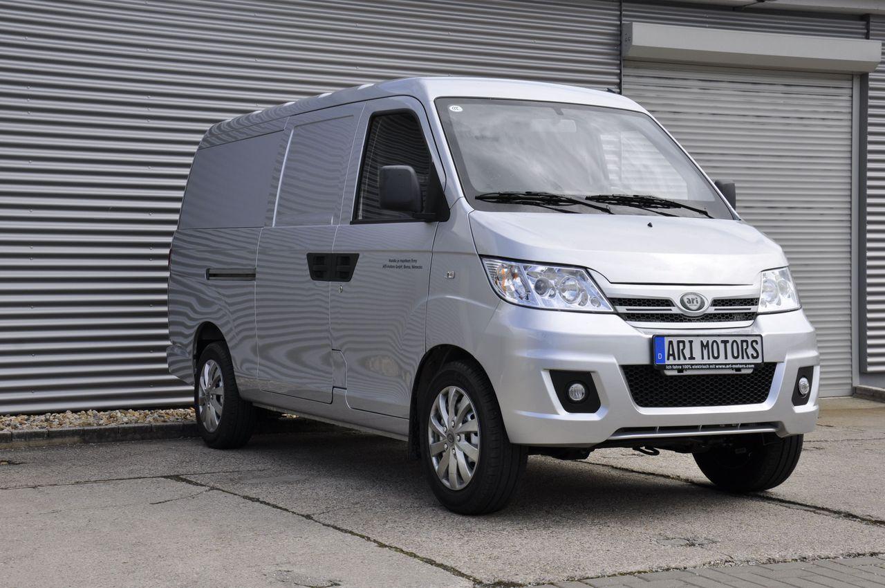 ARI 901 - Wielofunkcyjny elektryczny transporter z dużą przestrzenią magazynową